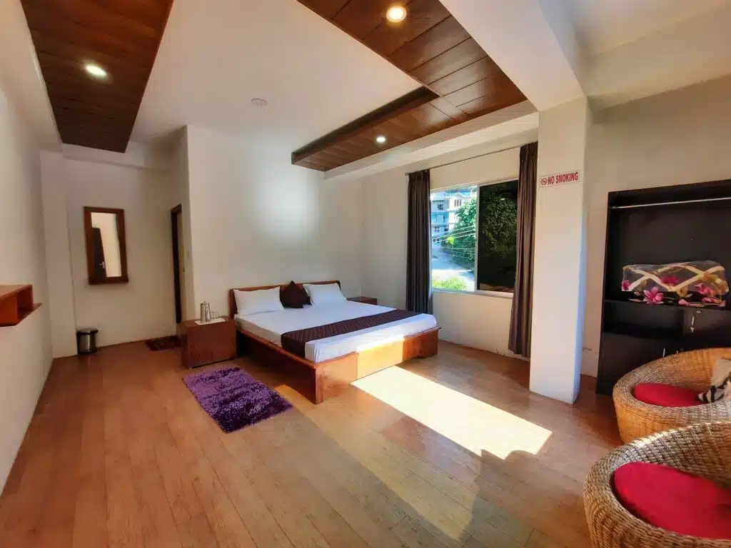 Mountain view hotel in Lingtam along the Silk Route near Zuluk
